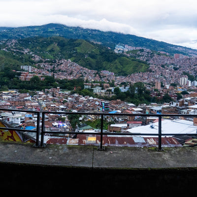 Tour Experencial Comuna 13 Ezencial + Teje tu propio souvenir