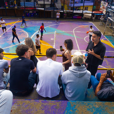 Tour Experencial Comuna 13 Ezencial + Teje tu propio souvenir