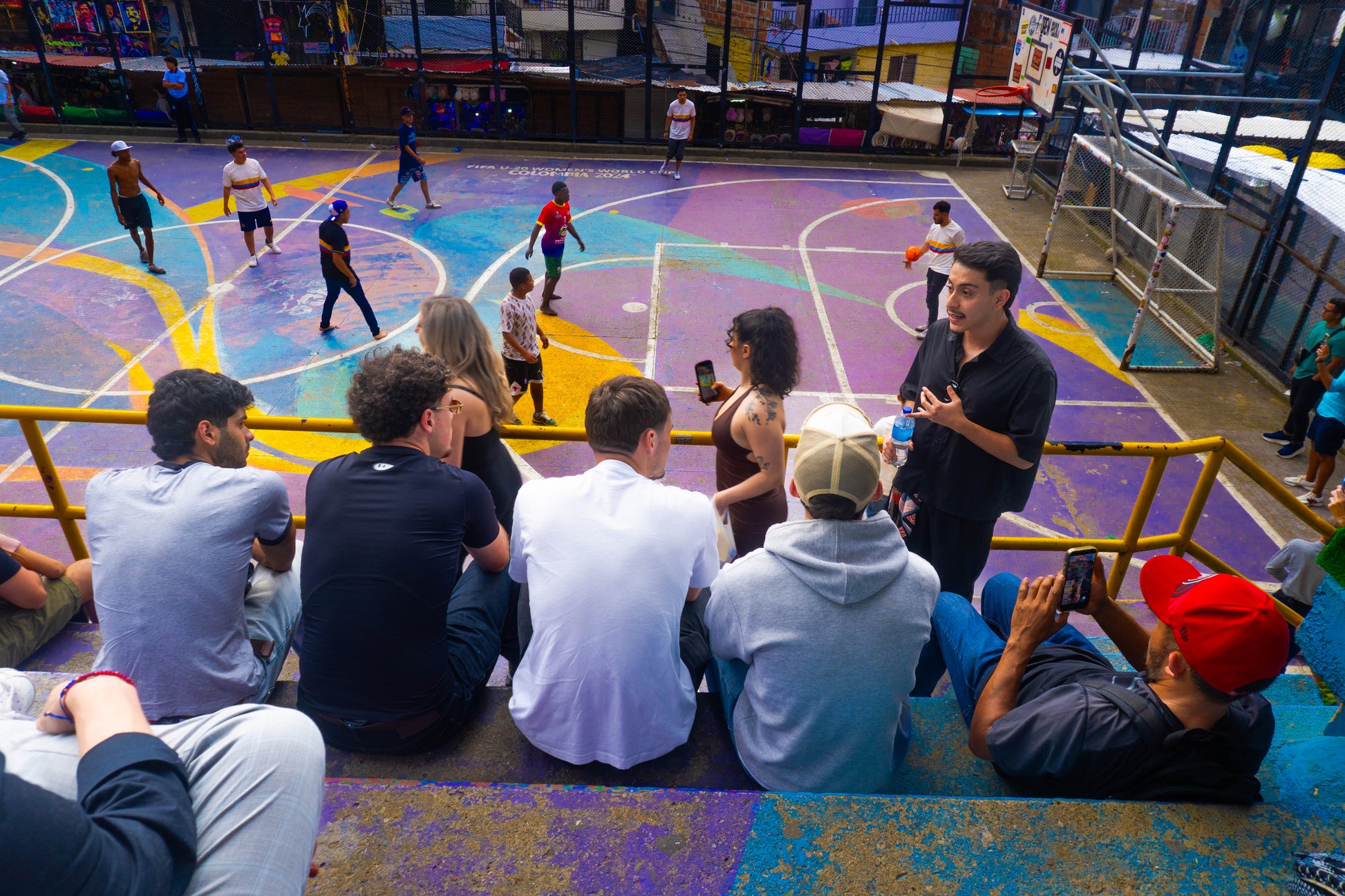 Tour Experencial Comuna 13 Ezencial + Teje tu propio souvenir