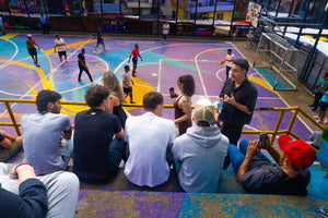 Tour Experencial Comuna 13 Ezencial + Teje tu propio souvenir