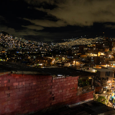 Tour Experencial Comuna 13 Ezencial + Teje tu propio souvenir