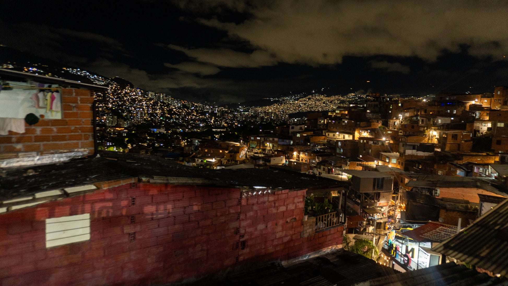 Tour Experencial Comuna 13 Ezencial + Teje tu propio souvenir