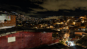 Tour Experencial Comuna 13 Ezencial + Teje tu propio souvenir