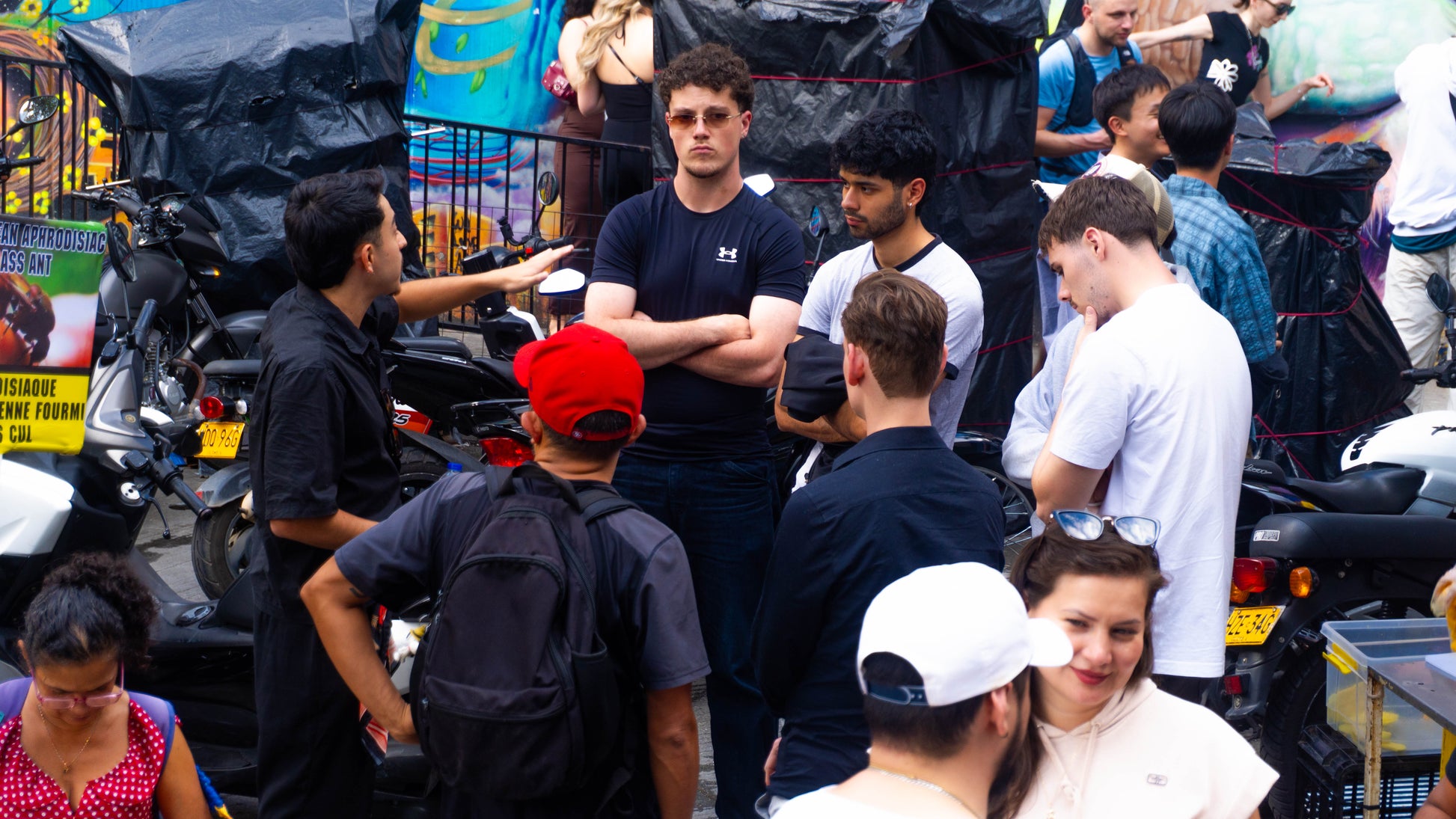 Tour Experencial Comuna 13 Ezencial + Teje tu propio souvenir