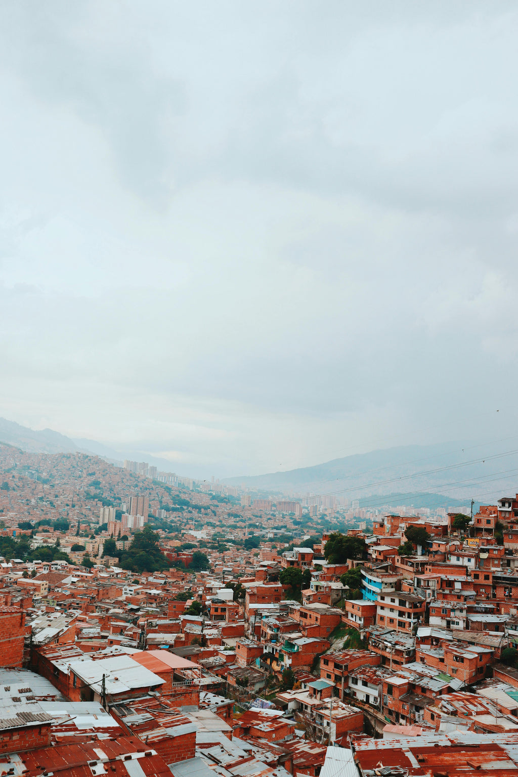 Experencia Ezencial Basica en Comuna 13 + Teje tu propio recordatorio